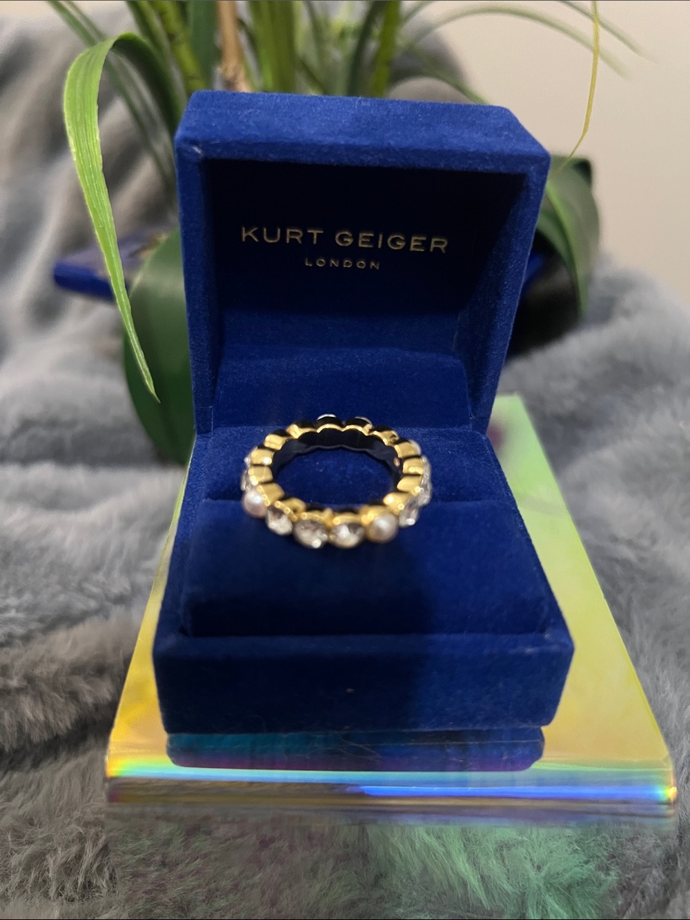 Kurt Geiger Gold Band Ring with Pearls and Clear Crystals retail $68 NWT - Picture 2 of 4